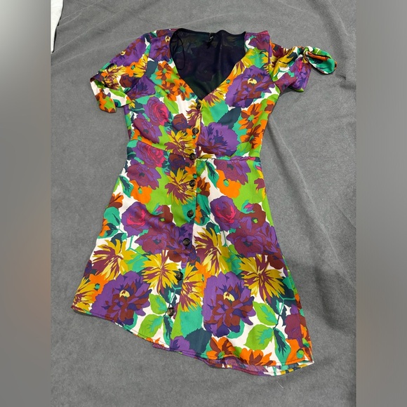 Dress - Picture 1 of 2